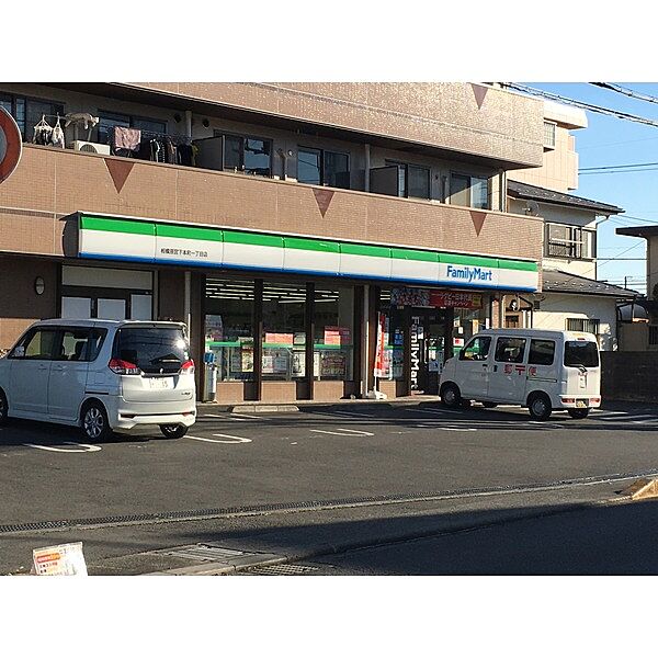 周辺：ファミリーマート　宮下本町1丁目店（629m）