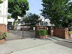 新宿区立四谷中学校 徒歩9分。 650m
