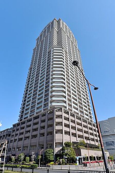御堂筋線天王寺駅徒歩5分、谷町線阿倍野駅徒歩5分、その他環状線も利用可能で、通勤通学便利です。平成16年建築、総戸数401戸の大規模コミュニティです。令和6年大規模修繕工事実施済みです。