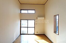 ロッジ・サンフラワー 203 2階ワンルームのリビング/ダイニング