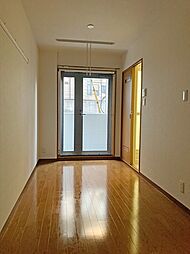 カーサ・レガロ 101 地下1階1Kのリビング/ダイニング