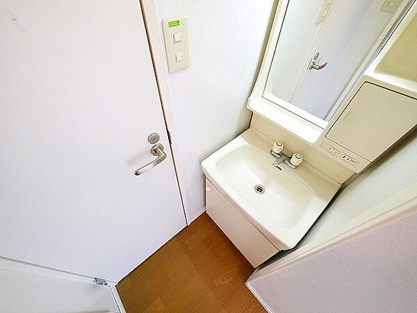 画像8:独立洗面台、小物を置くことができて便利です