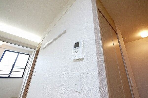画像13:モニター付きインターフォンがあればお部屋にいながら外の様子もよくわかります。