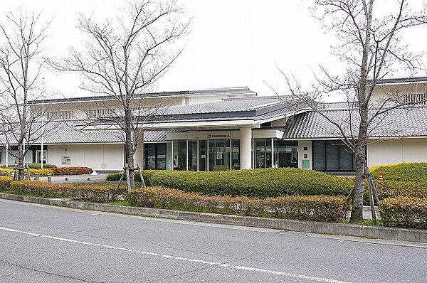 画像8:【図書館】大和郡山市立図書館まで618ｍ