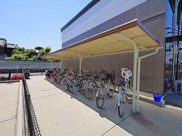 画像13:自転車置き場が設置されてます