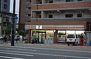 セブンイレブン（140m）