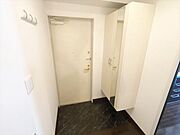 玄関（同物件参考写真）