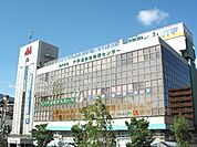JR六甲道駅南側の商業施設メイン六甲まで290ｍ