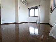 東側洋室6帖
