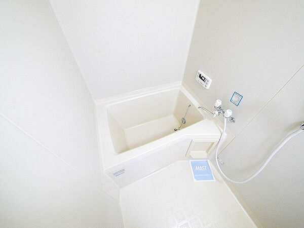 画像23:コンパクトで使いやすいお風呂です