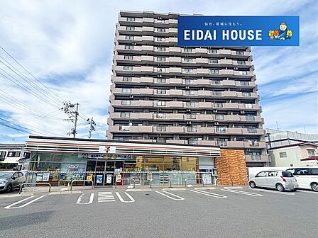 マンション目の前にコンビニがあります♪