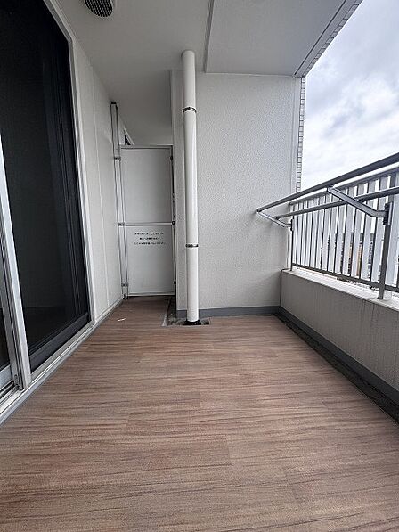 バルコニーは奥行きがあります
