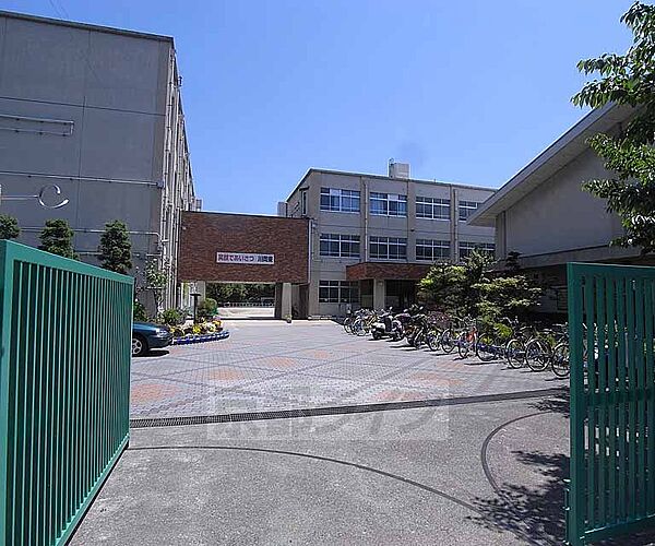 画像30:川岡東小学校まで187m 活気のある小学校