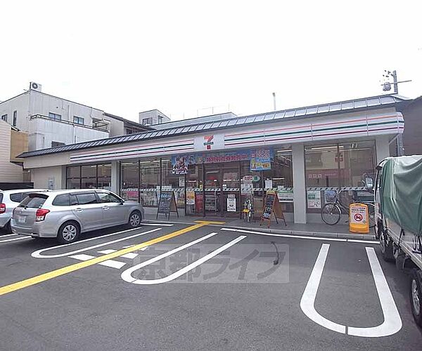 画像25:セブンイレブン京都佐井通丸太町店まで278m 佐井通丸太町を下がってすぐ西側にございます