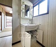 収納できる洗面所です。