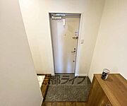 土間の広い玄関です。