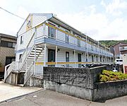 鮮やかな黄色のラインが特徴です