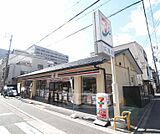 セブンイレブン下京区役所前店まで180m