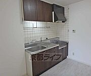 キッチン上部は収納になっていますよ