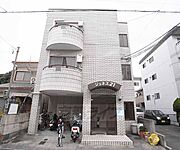 外観を正面から。