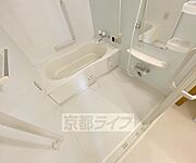 鏡の付いたお風呂です
