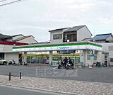 ファミリーマート京都深草フチ町店まで155m 竹田駅と藤森駅の中心のコンビニです。どちらの駅までも1本