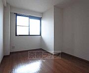 広々とした部屋です。