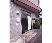 シンプルな入り口です。