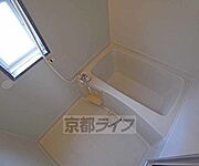 お風呂にも窓があります