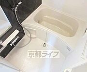 シックな内装のお風呂場・