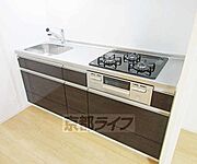 広々3口システムキッチンです。