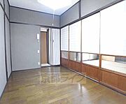 広々とした部屋です。
