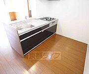 キッチン周りも広々しています。
