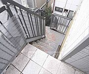 手すりもしっかり付いています
