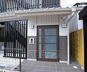 階段の柵がデザイン性を強調します。