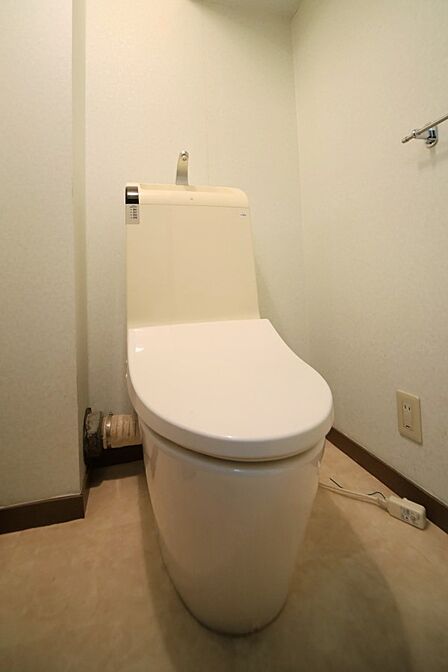 手洗い付き! ゆったりとした空間の、トイレとなっております♪