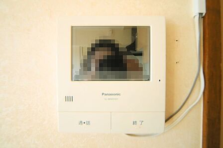 来訪者の確認ができる、モニターホンです。