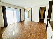 2階建ての大型4ＬＤＫ！　ＬＤＫは広々22帖ございます♪