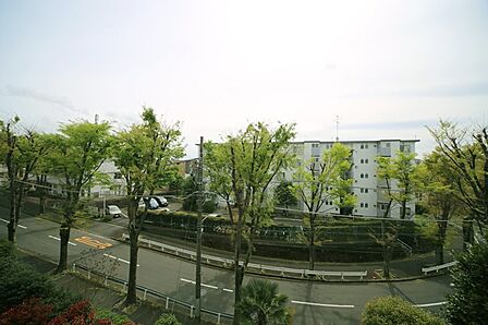 2階部分の南向きで、陽当り良好となっております♪