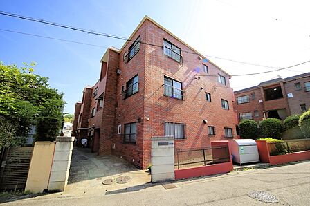 周辺は緑が多く、閑静な住環境となっております♪