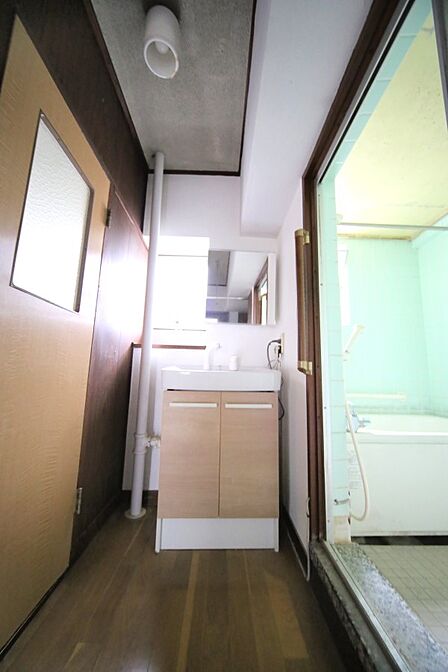 洗面化粧台です! お出かけ前の身支度もスムーズに♪