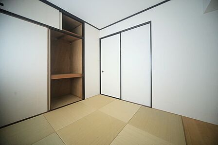 押入の有る、和室となっております♪