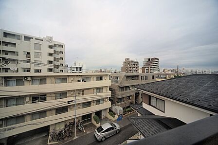 4階部分の東向きで、陽当り眺望良好となっております♪