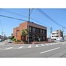 銀行「山口銀行綾羅木支店まで939m」
