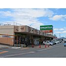 スーパー「ユアーズバリュー仁井令店まで850m」