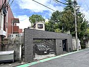 川名中エリアの閑静な住宅地に位置しております。