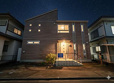 外観:外観からデザインが目を惹くおしゃれな戸建住宅(背景はCGとなります) 外観:外観からデザインが目を惹くおしゃれな戸建住宅(背景はCGとなります)