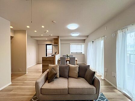 照明を工夫することで華やかな空間にも、落ち着いた空間にも変える事ができます