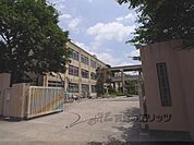 西京極中学校まで1100メートル