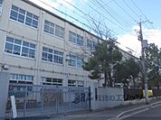 朱雀中学校まで750メートル